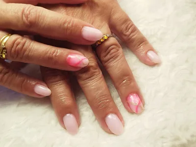 Remplissage amande nail art simple